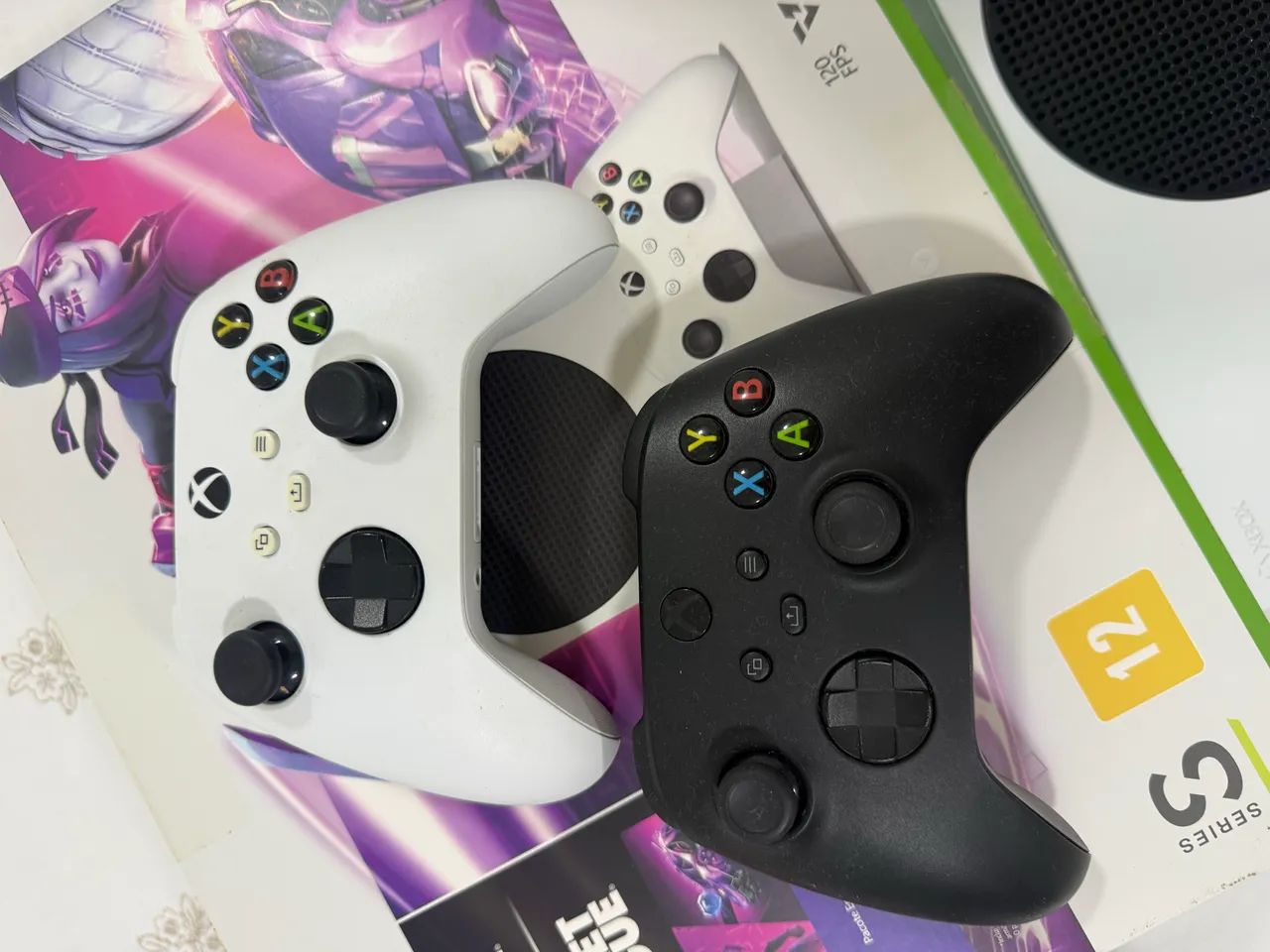 Xbox Series S com dois controles  - Foto 2