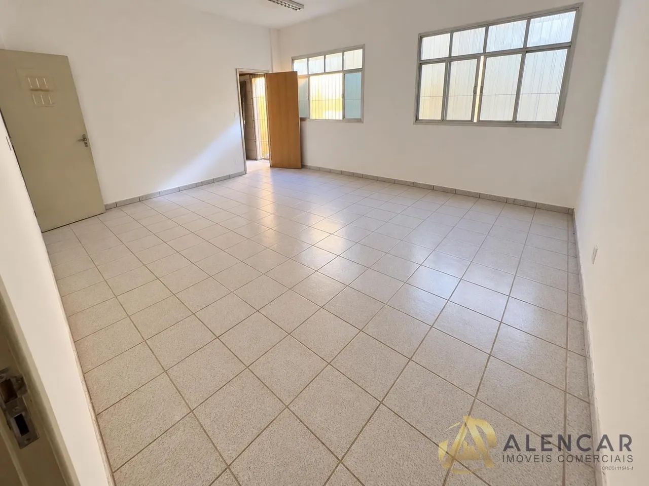 IMÓVEL COMERCIAL COM 550M² PARA LOCAÇÃO NO CENTRO DE VILA VELHA/ES - Foto 4