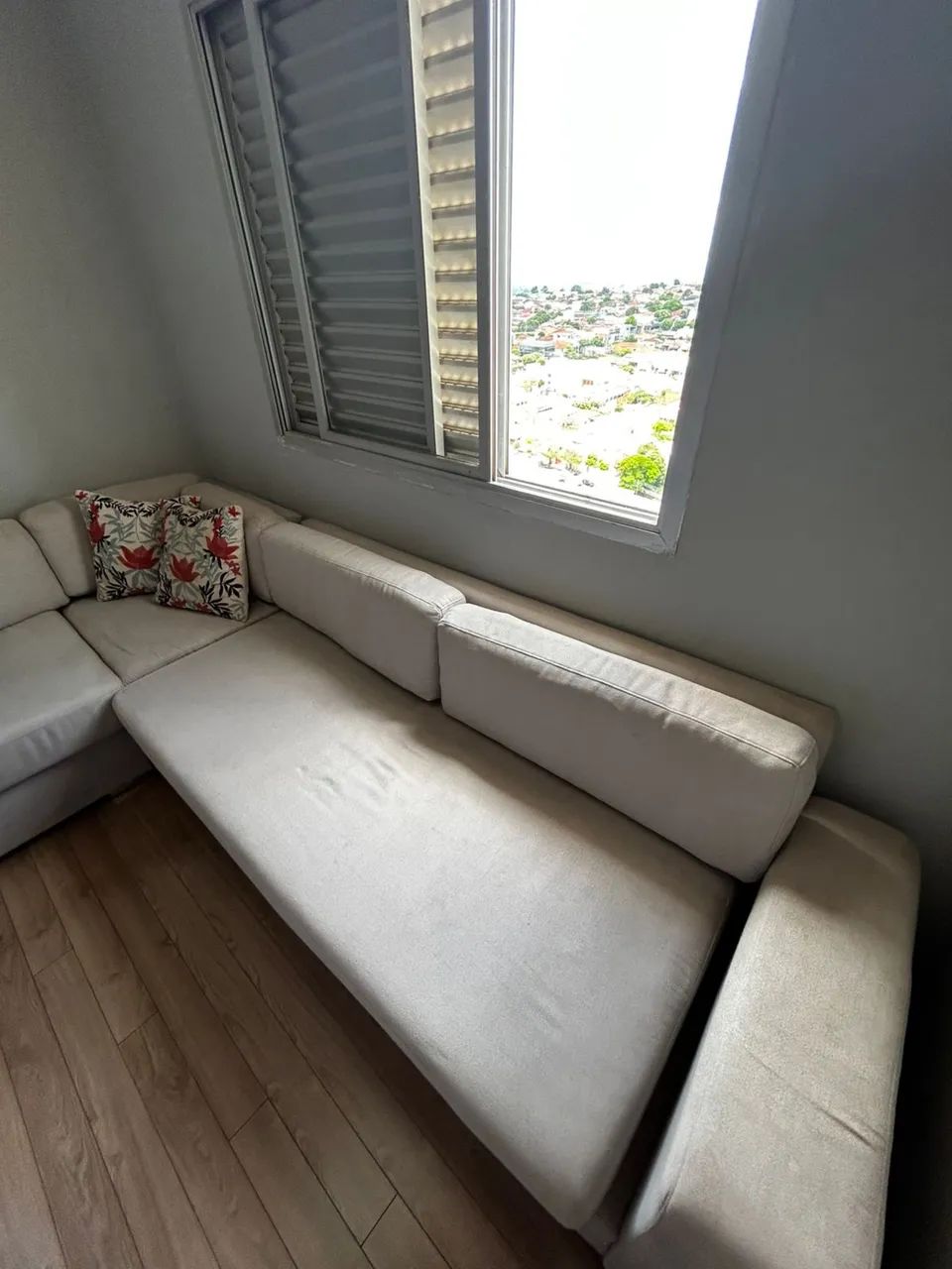 Vendo sofá tecido linho ,grande,elegante e resistente  - Foto 2