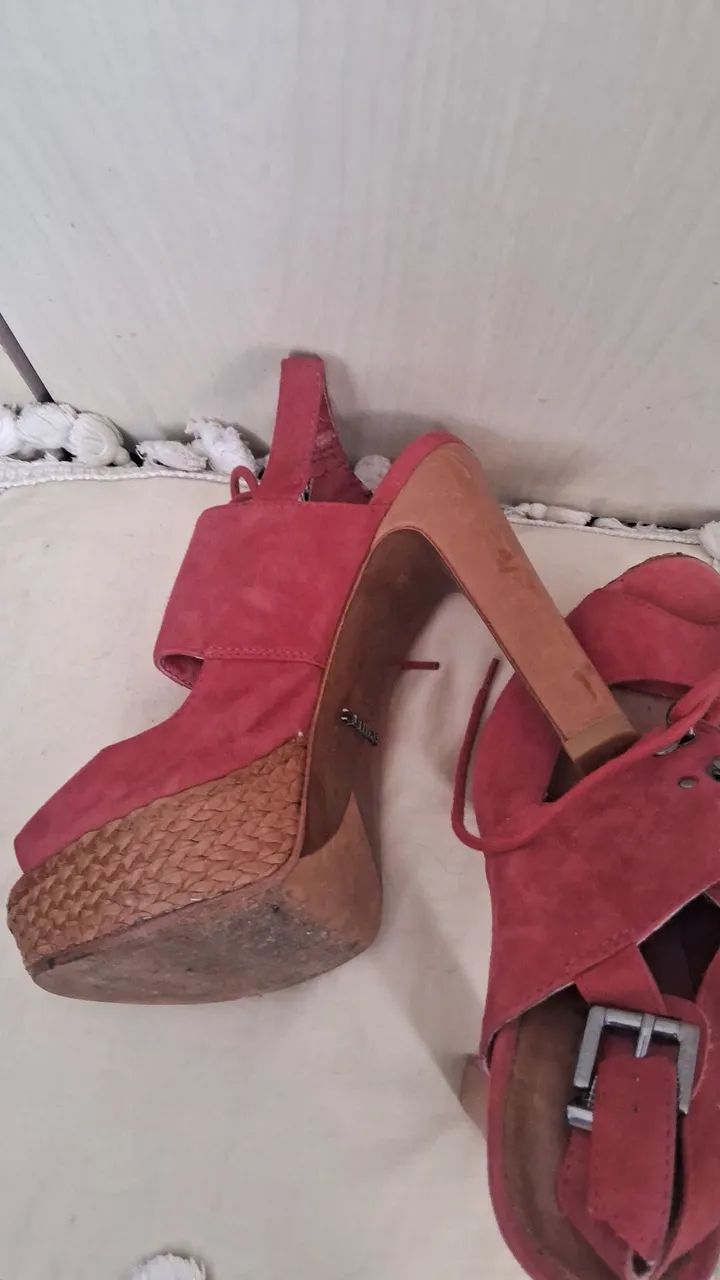 Sapatos usados em bom estado
