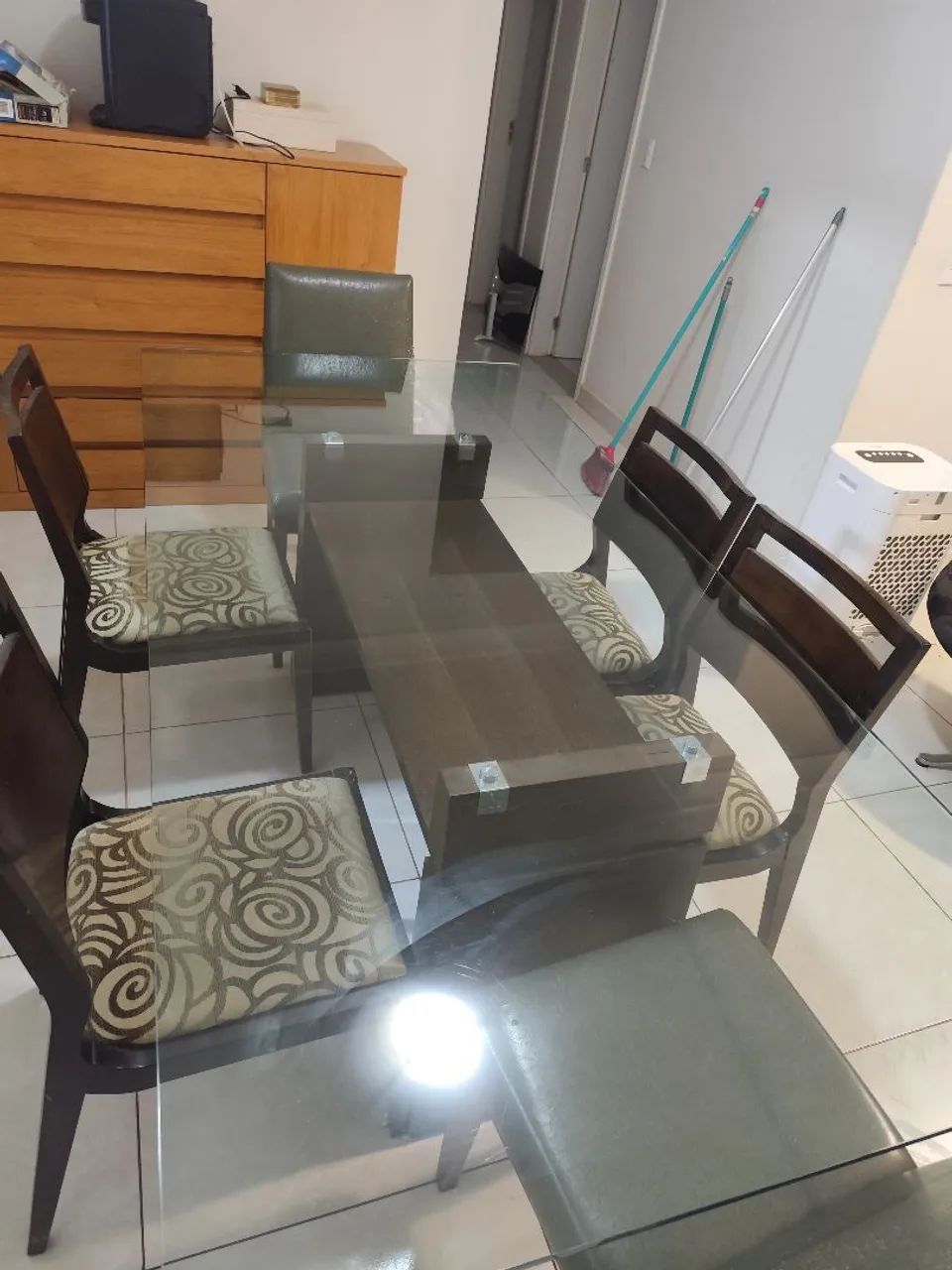 Mesa de Jantar com vidro com 7 cadeiras  - Foto 2