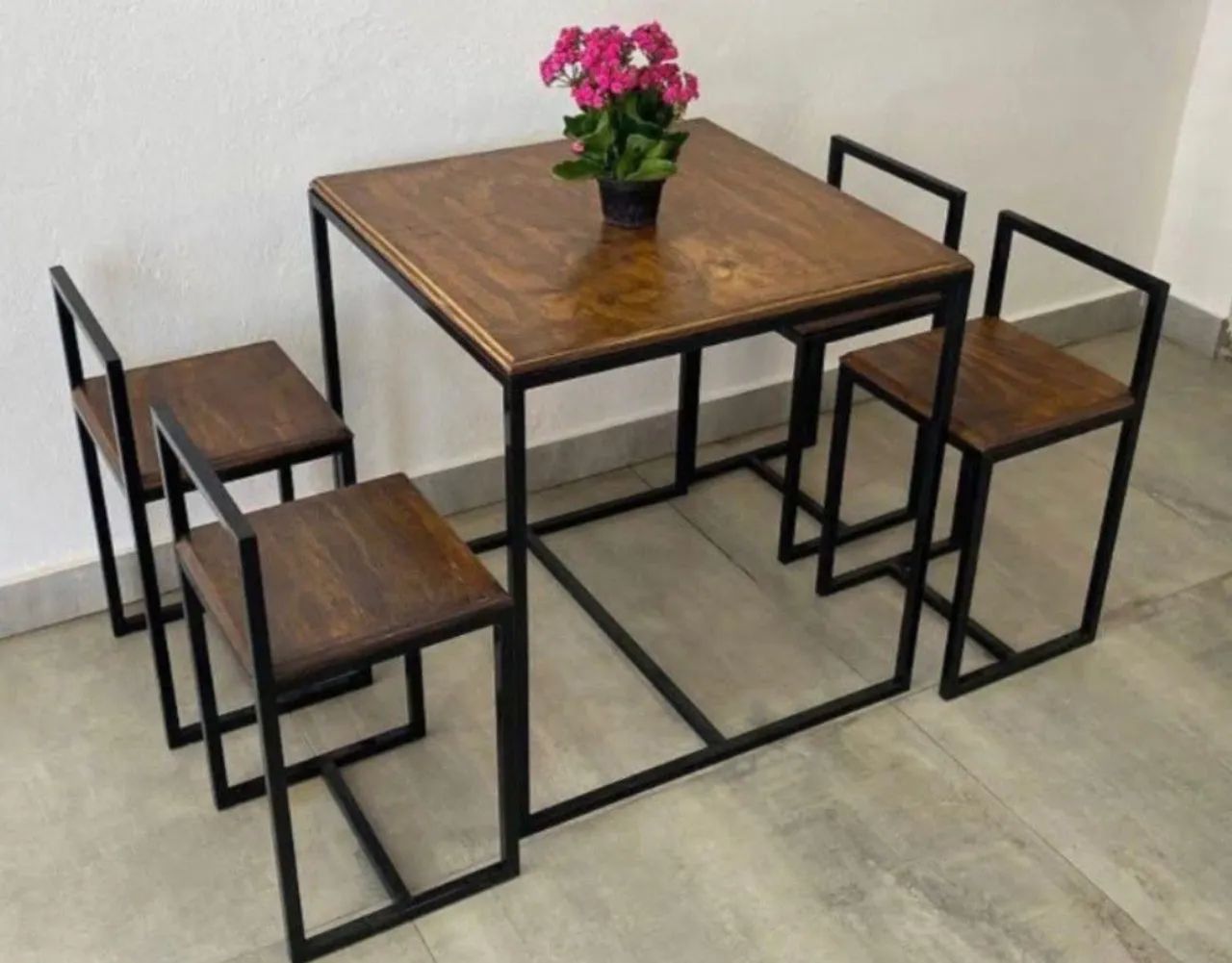CONJUNTO MESA COM 4 CADEIRAS EM AÇO E MADEIRA 