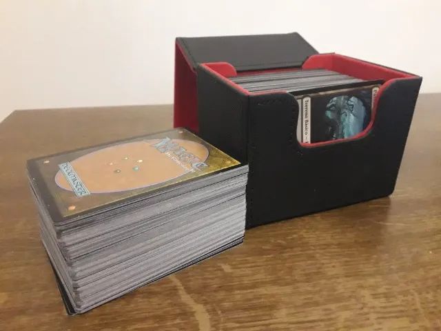 Magic: The Gathering - Lote 300 Cartas + Deckbox