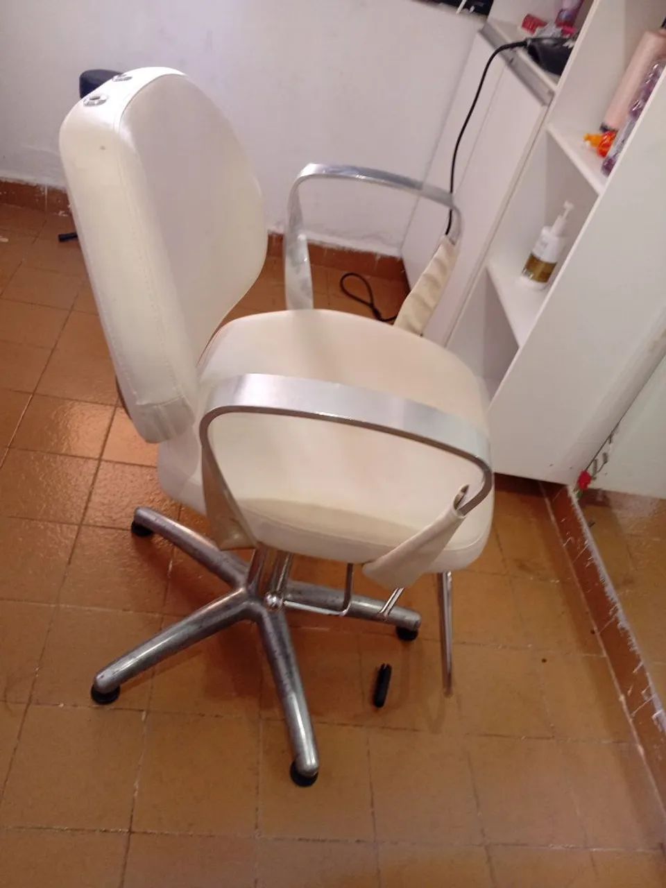 Vende se conjunto de lavatório e cadeira de cabeleireiro  - Foto 3