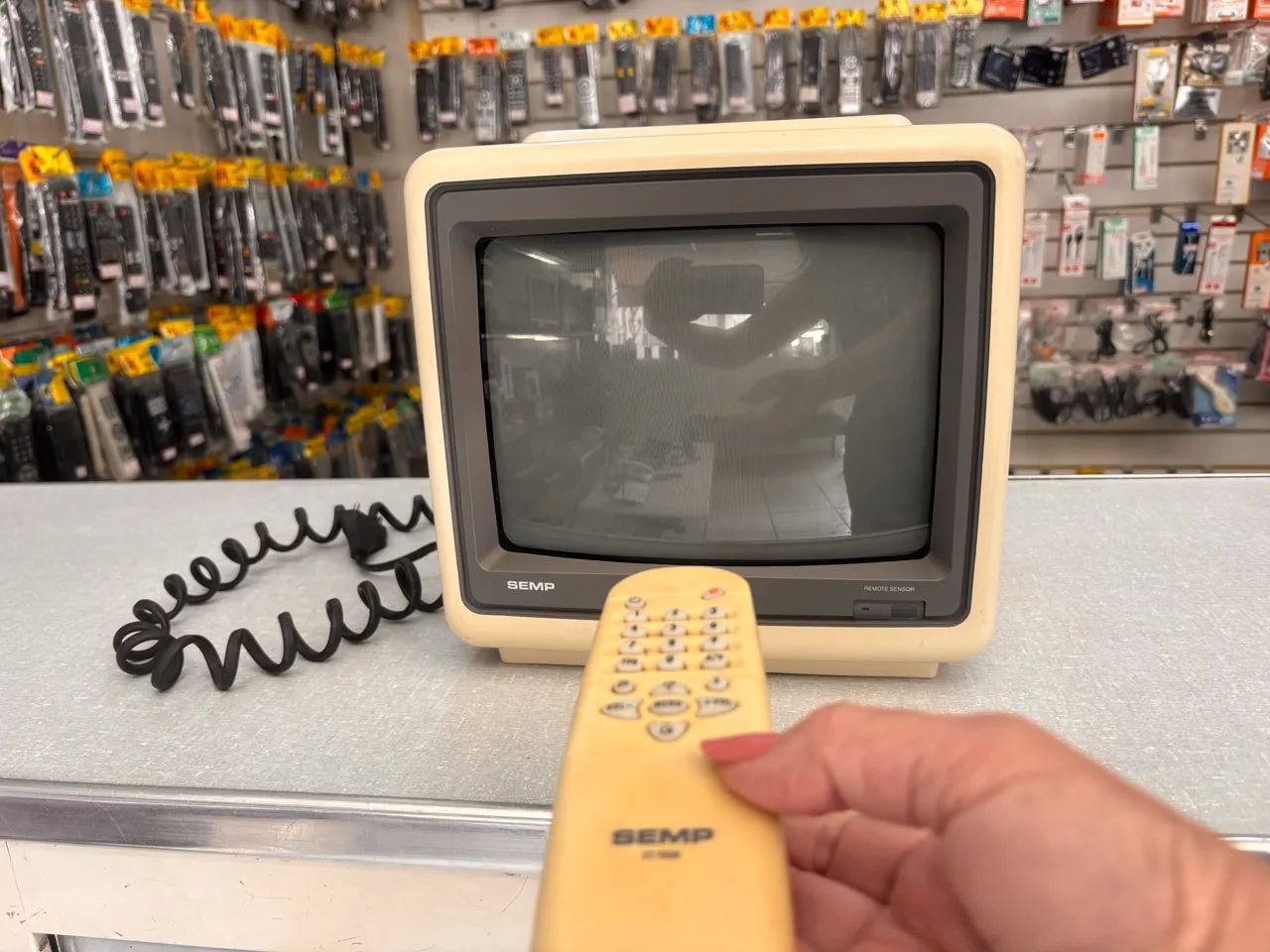 Tv retrô Semp (modelo clássico de 10 polegadas) funcionando com imagem linda  - Foto 4