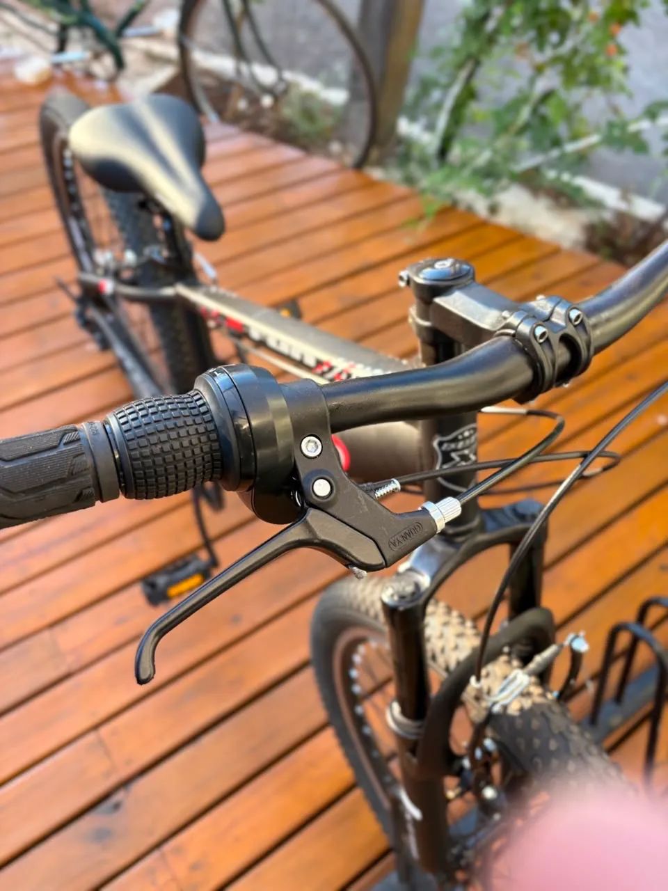 BICICLETA ARO 24 COM SUSPENSÃO E MARCHA NOVA - Foto 2