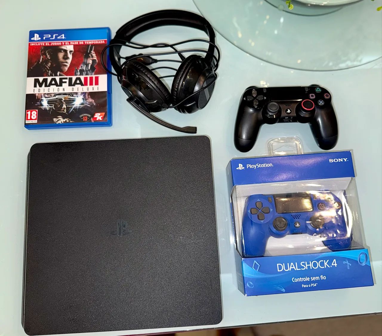 Kit PlayStation 4 1TB Completo + 2 Controles (1 Novo na Caixa)