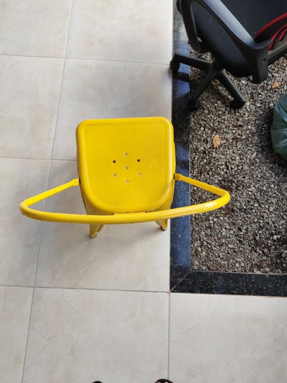 Vende-se 6 cadeiras amarelas - Foto 4