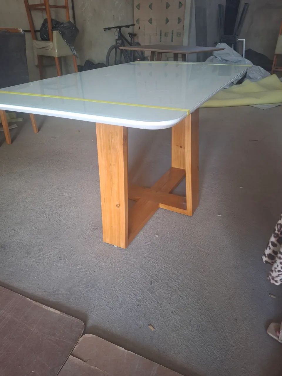 Mesa em madeira e tampo mdf e vidro  - Foto 2