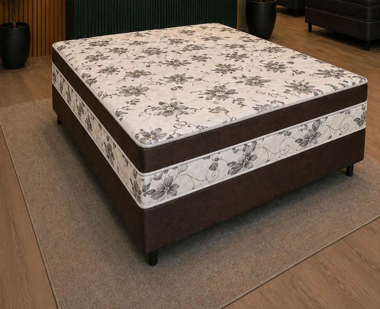 Cama pillow casal com 10cm de espuma aclopada.