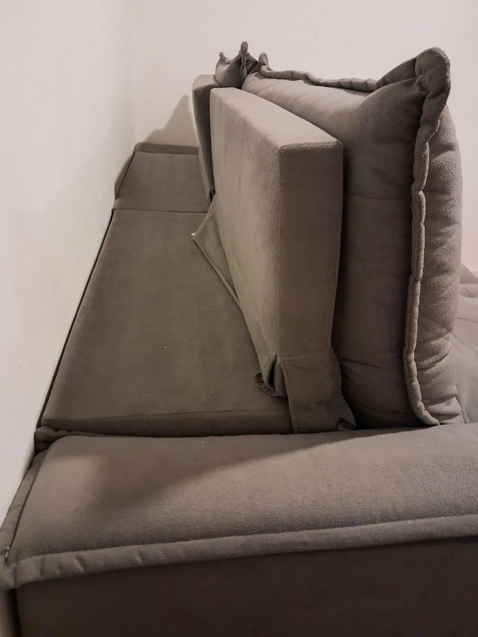 Sofá Retrátil 2 Lugares - Confortável e vira cama de casal - Foto 4