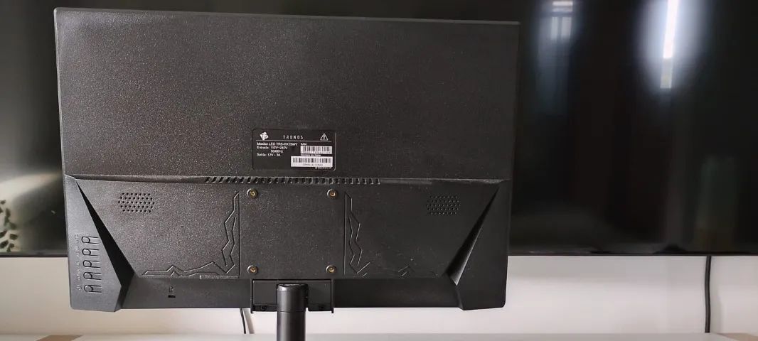 Monitor LED Tronos 19 Polegadas TRS-HK19WY Resolução HD e conexões HDMI e VGA USADO - Foto 2