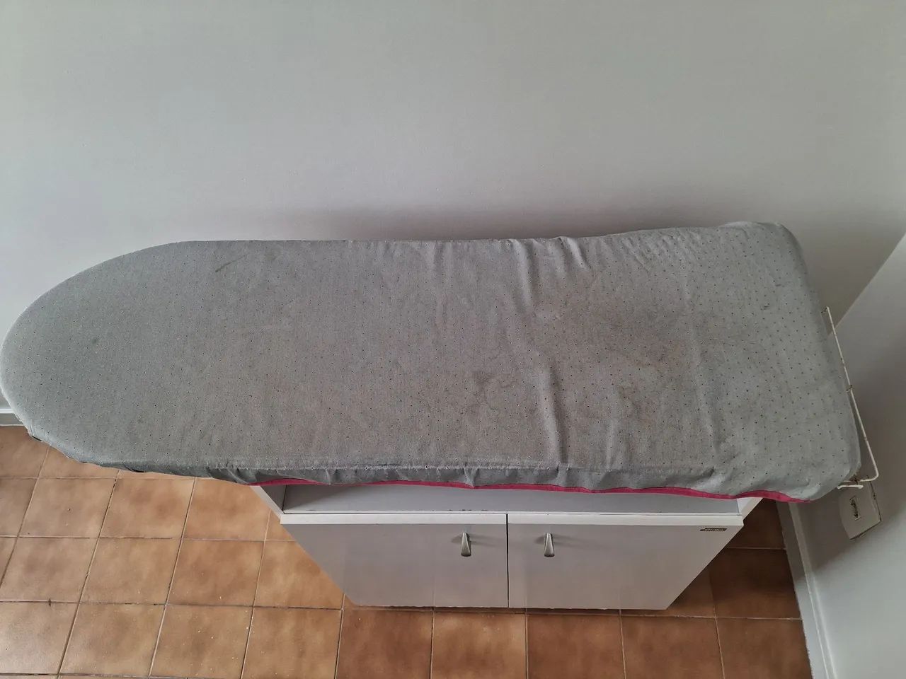 Balcão Multiuso com Tábua de Passar Roupa Embutida Branco - 2 Portas - Foto 3