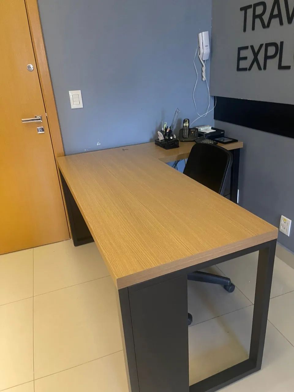 Mesa de escritório em L