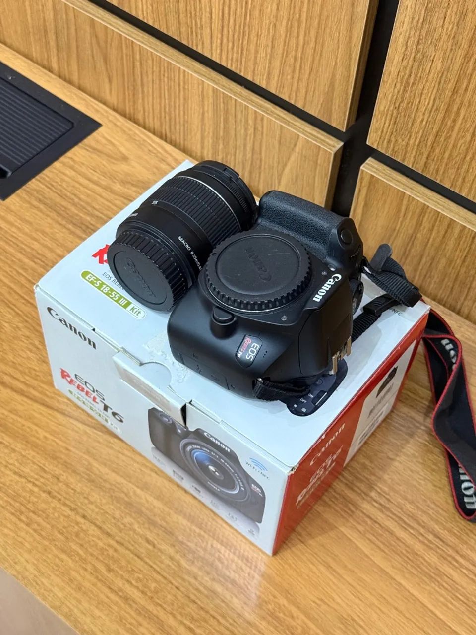 Canon T6 acompanha lentes 