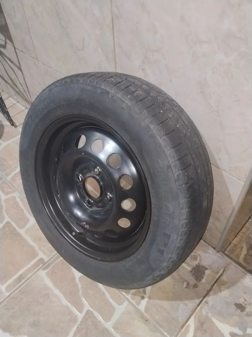 Roda Aro 15 Ford com Pneu