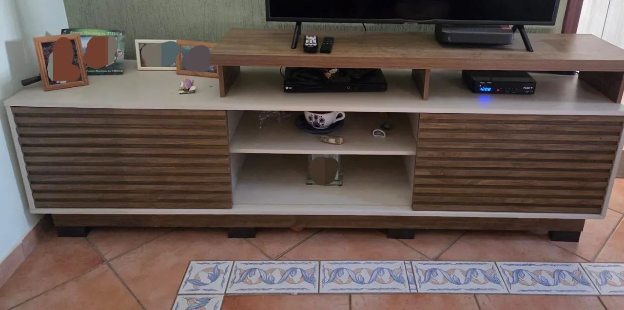 Desapego...sofá 2 e 3 lugares, rack, mesa inox industrial 465544836474490883