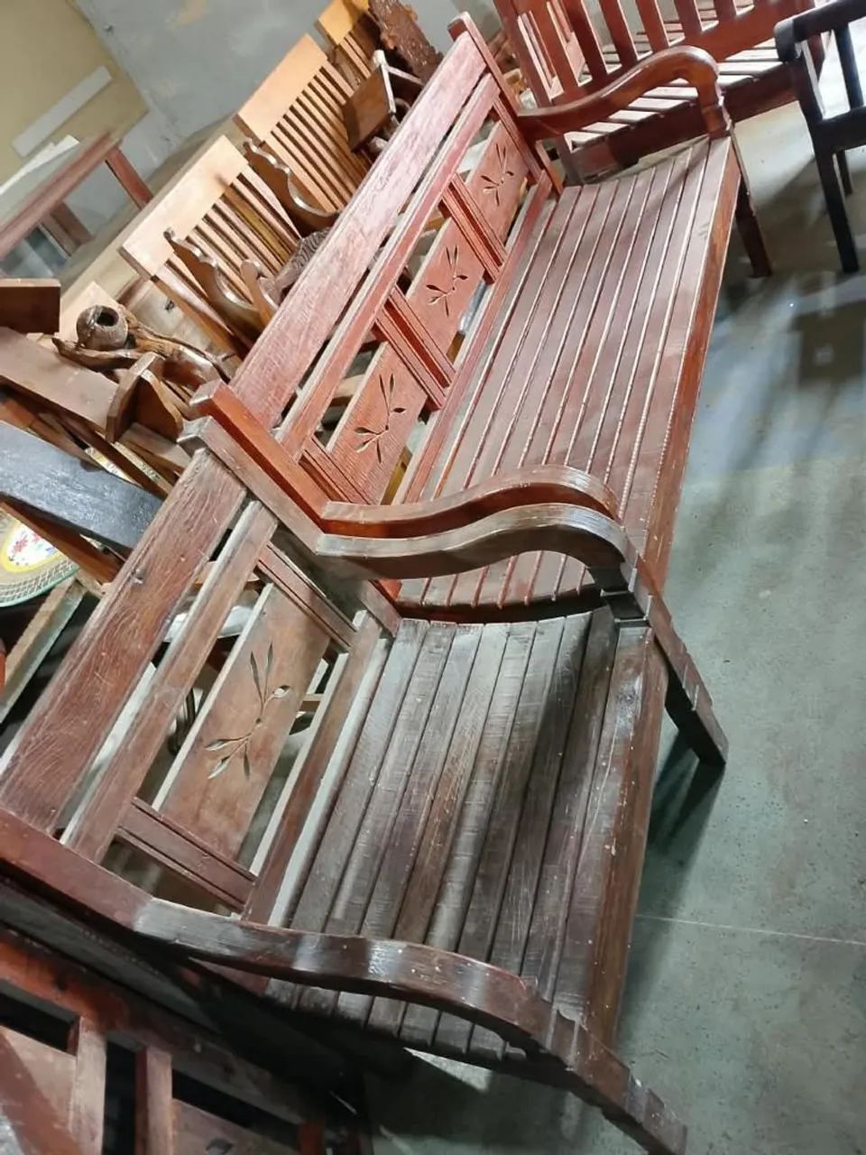 Jogo de Sofá madeira maciça em bom estado. 