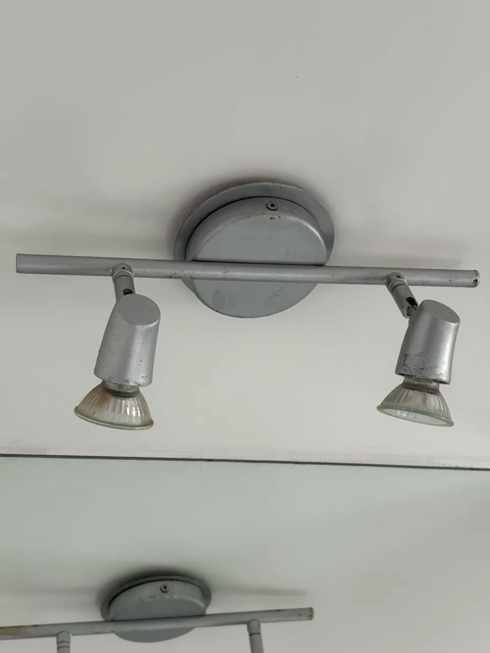 Spot con duas lâmpadas  - Foto 2