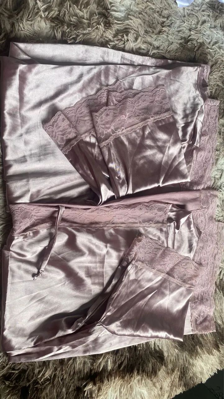 Robe de cetim branco/ rosa
