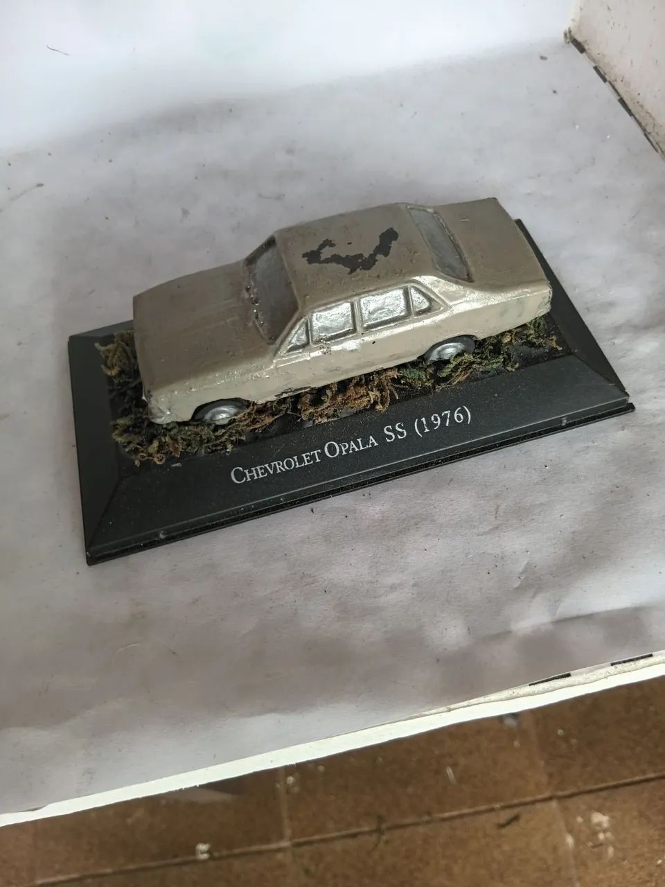 Miniatura opala abandonado em resina 