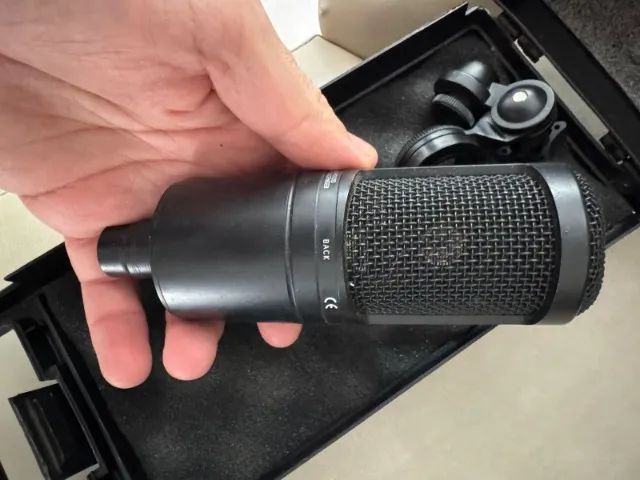 Microfone Condensador Audio-Technica AT2020 com Case e Suporte Originais