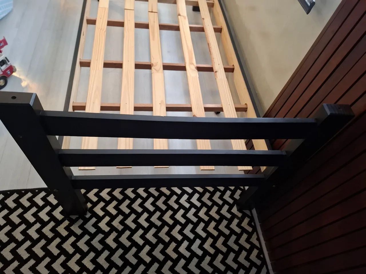 Cama de solteiro em madeira cor preto - Foto 2