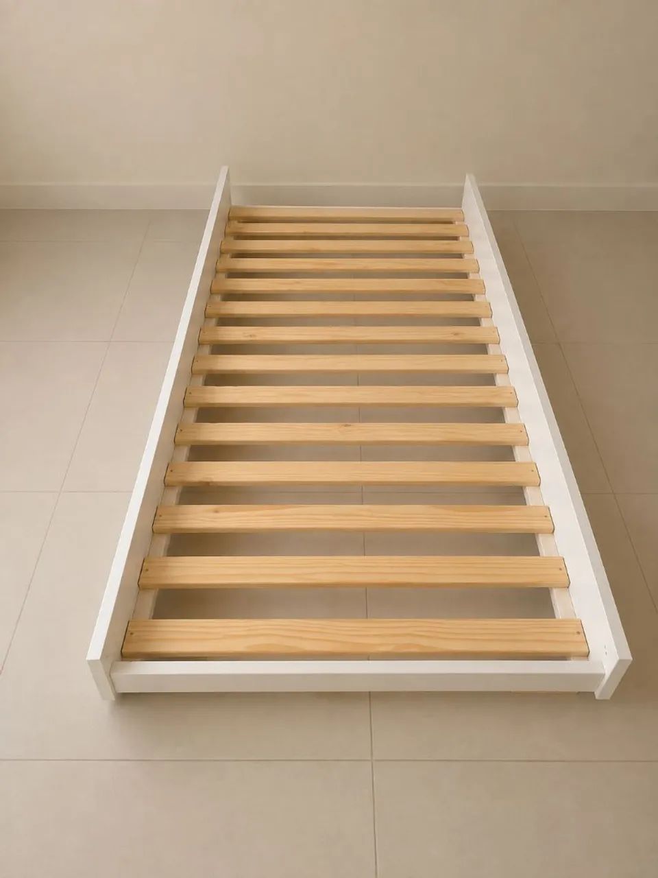 Cama branca infantil com auxiliar  - Foto 2