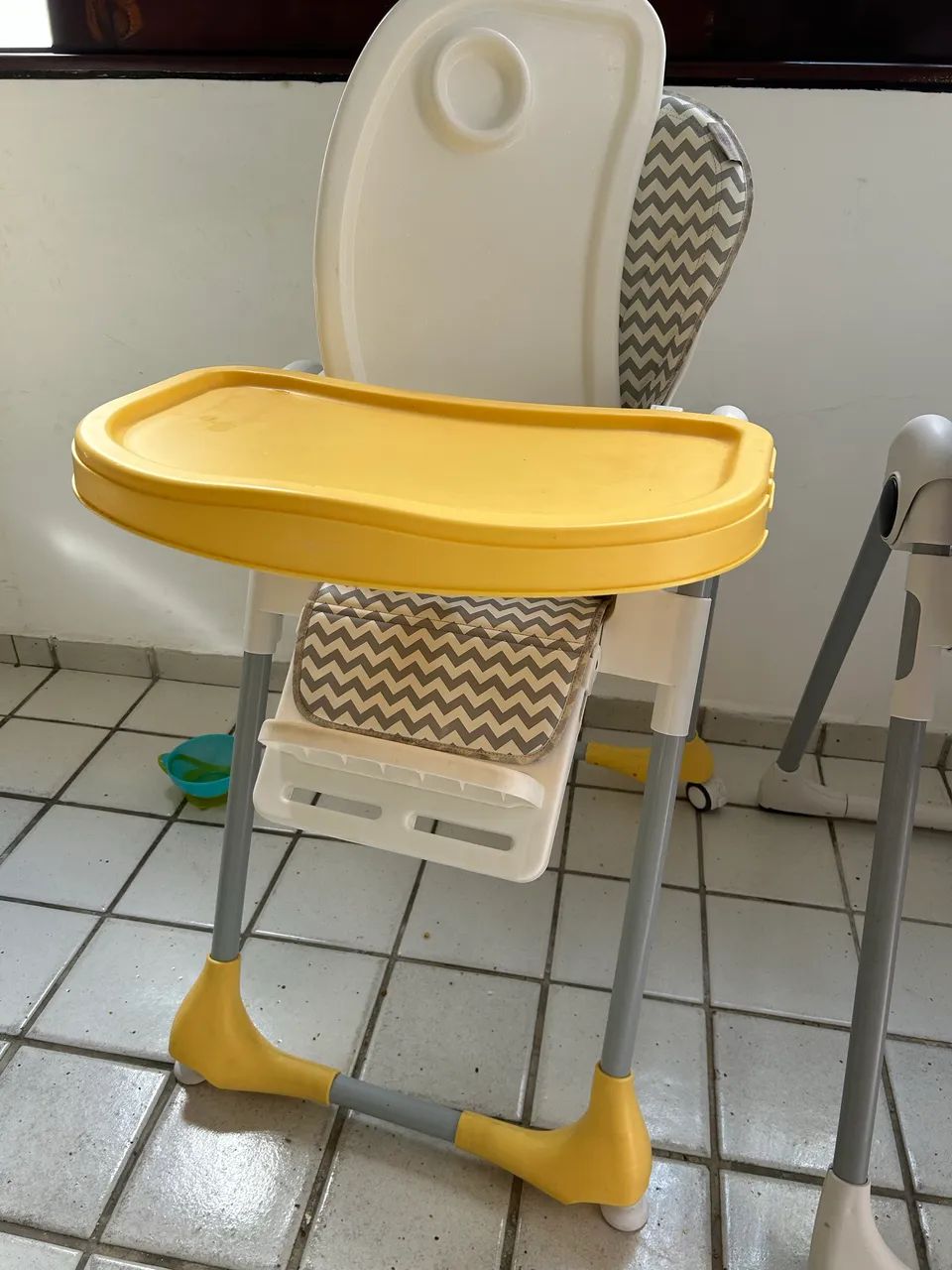 Duas Cadeiras de alimentacao - Foto 2