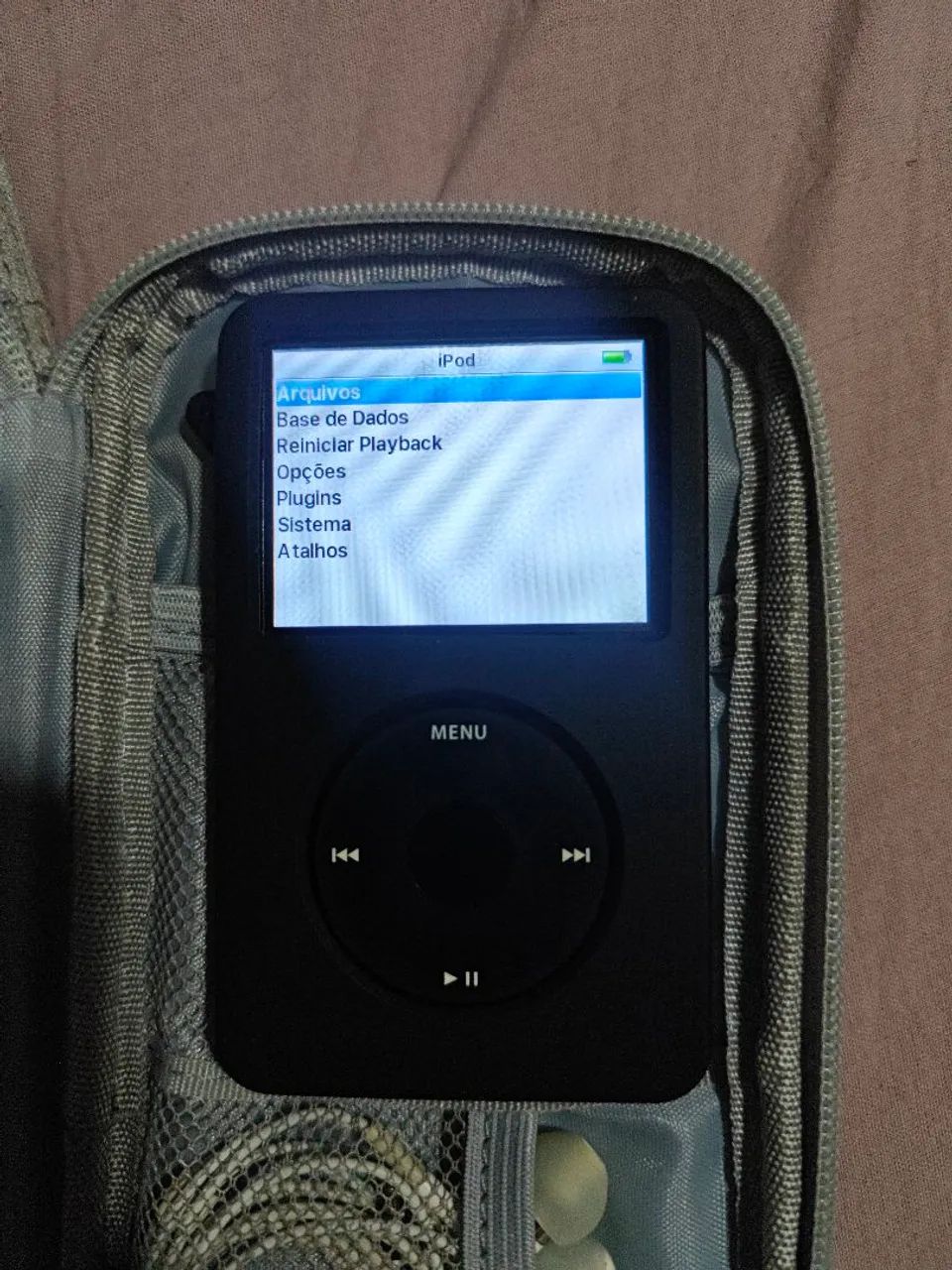 ipod video 5.5th generation 30Gb + acessórios - Aparelhos de Som