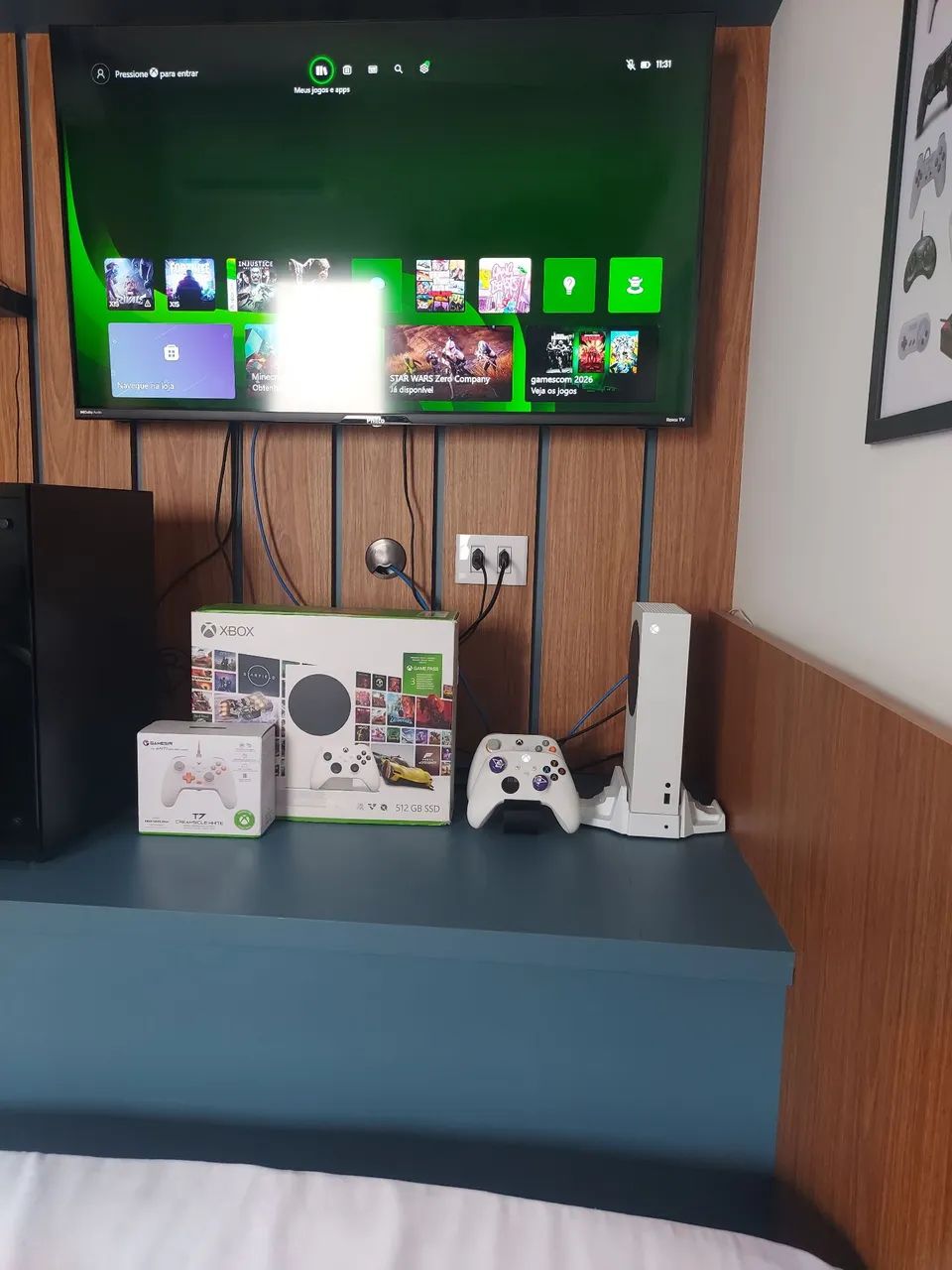 Xbox Series S 2 controles,base e um mês gamepass