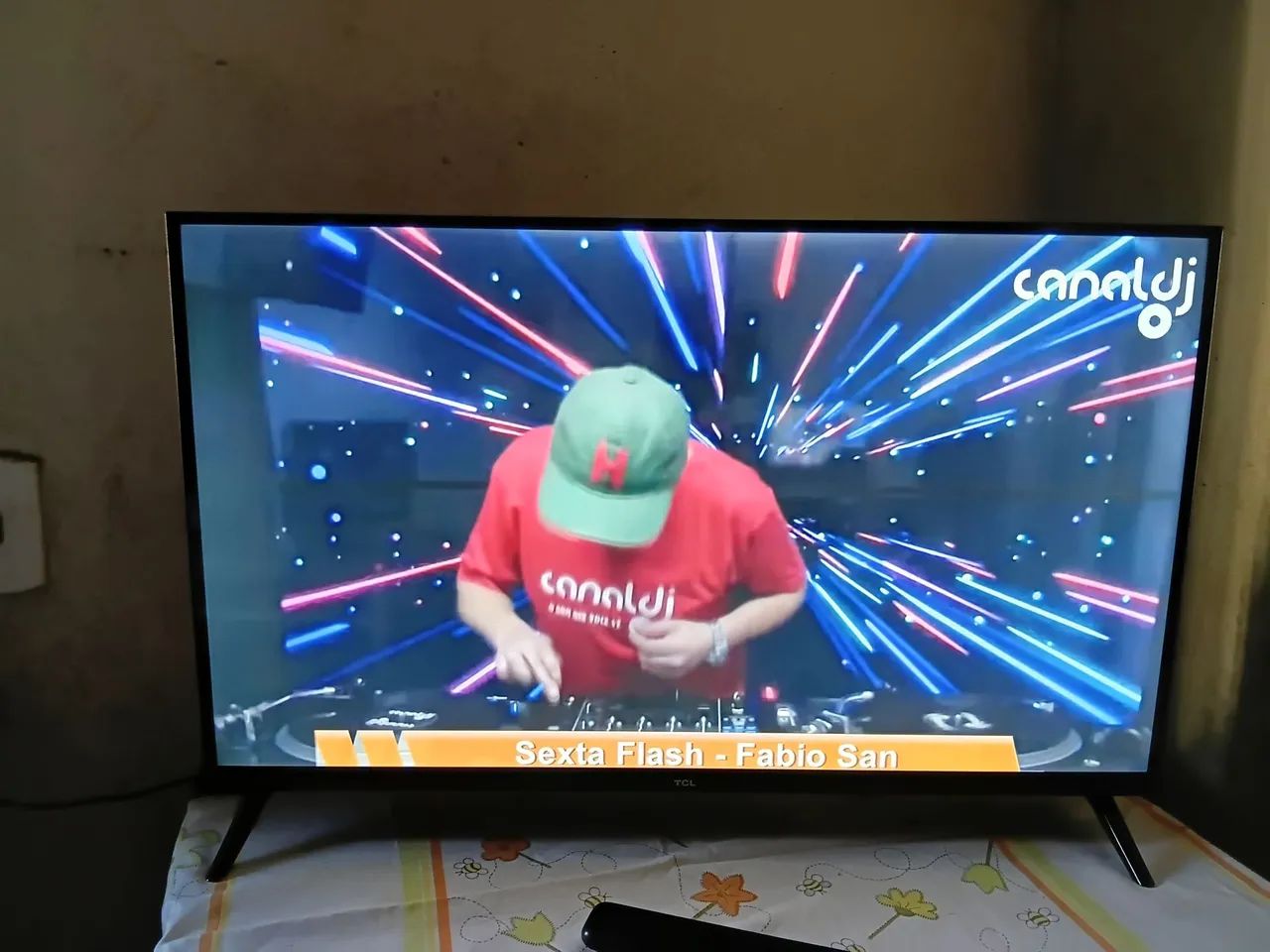 Vendo tv tcl smart android 32 polegadas  - Foto 3