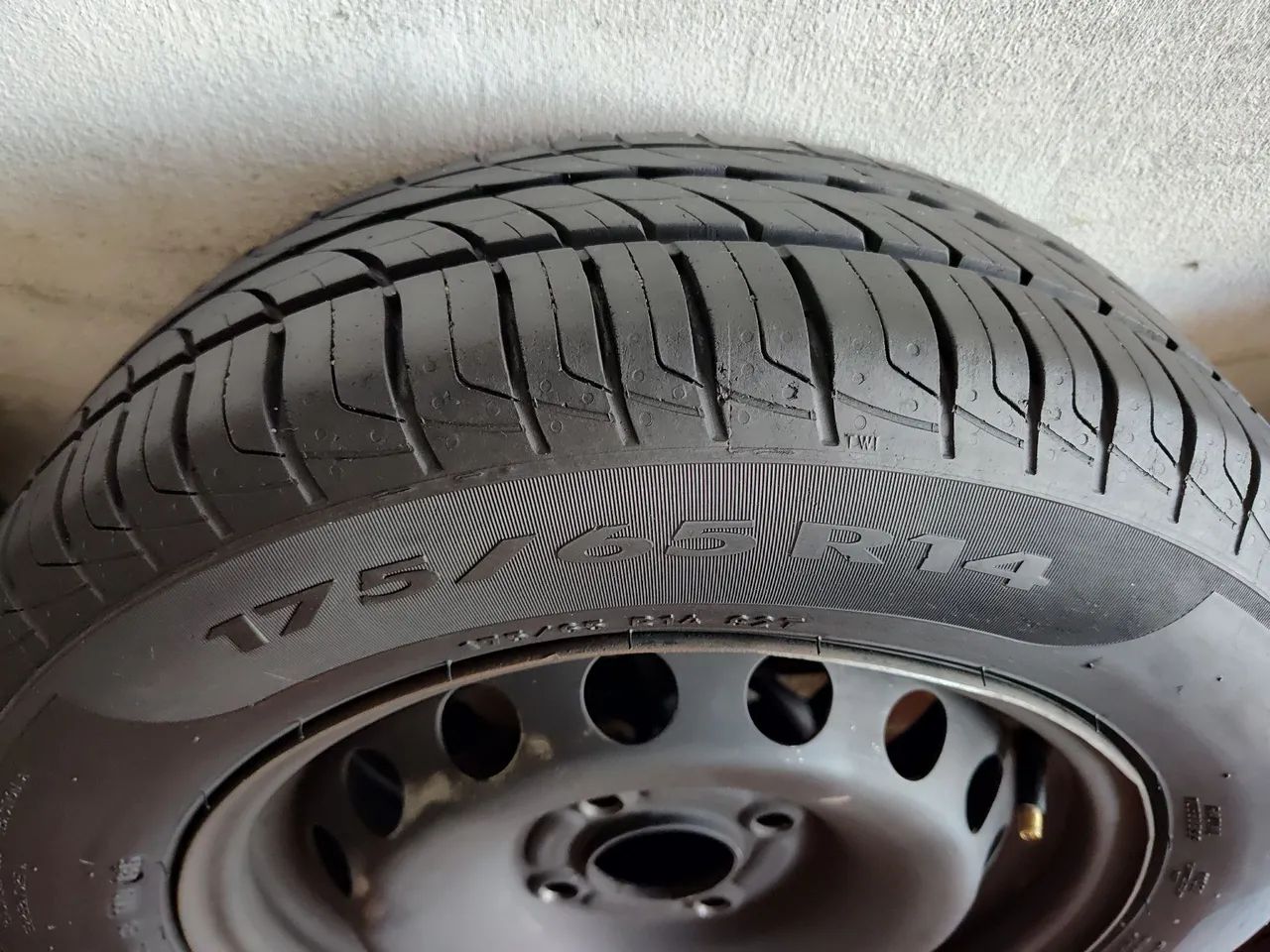 Oportunidade unica, jogo de pneus completo! - Foto 4