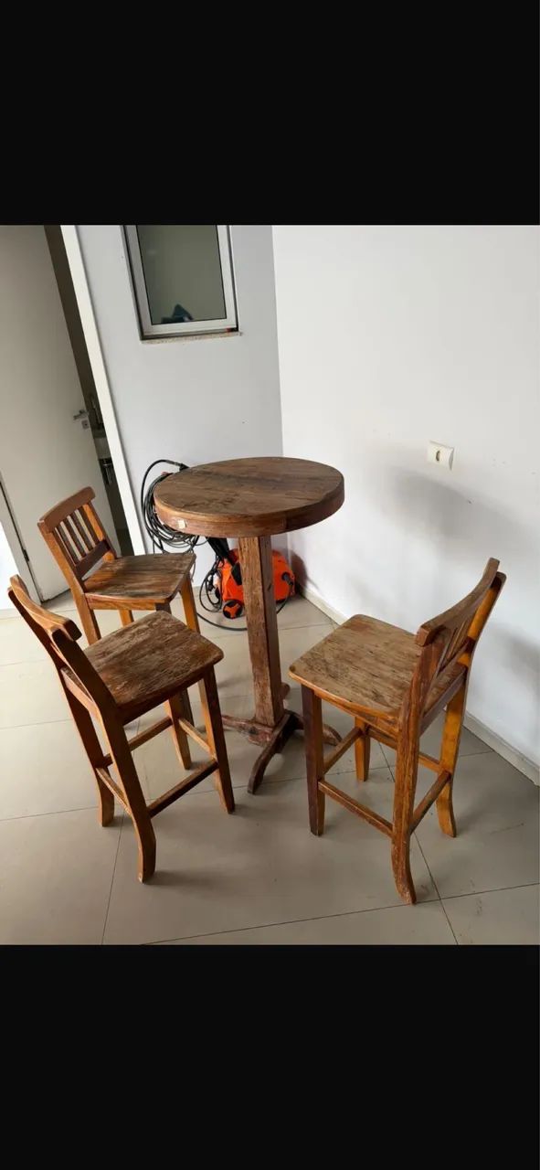 Bistrô de Madeira + 3 banquetas 