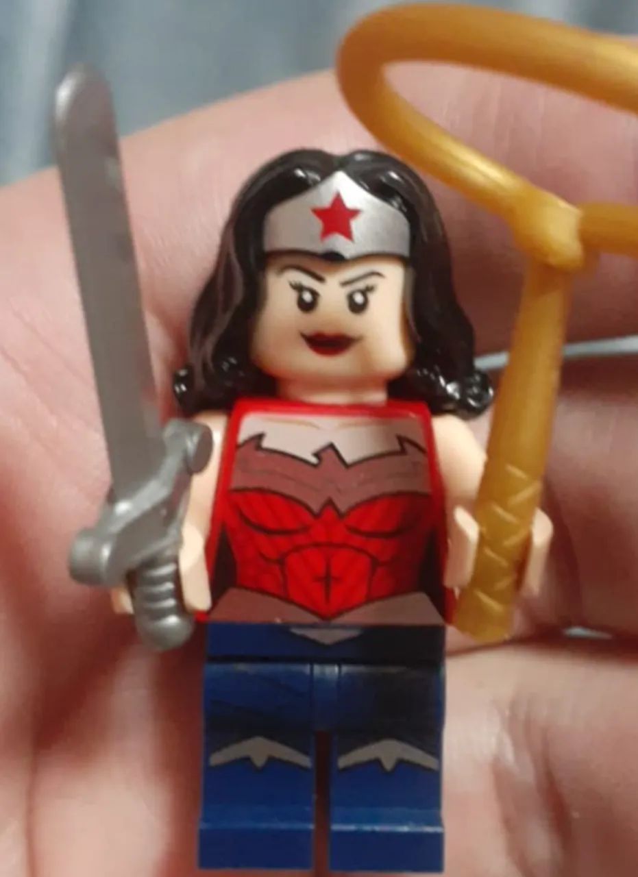 lego super heroes: sh0150: Wonder Woman - Silver Tiara, Dark Blue Legs 