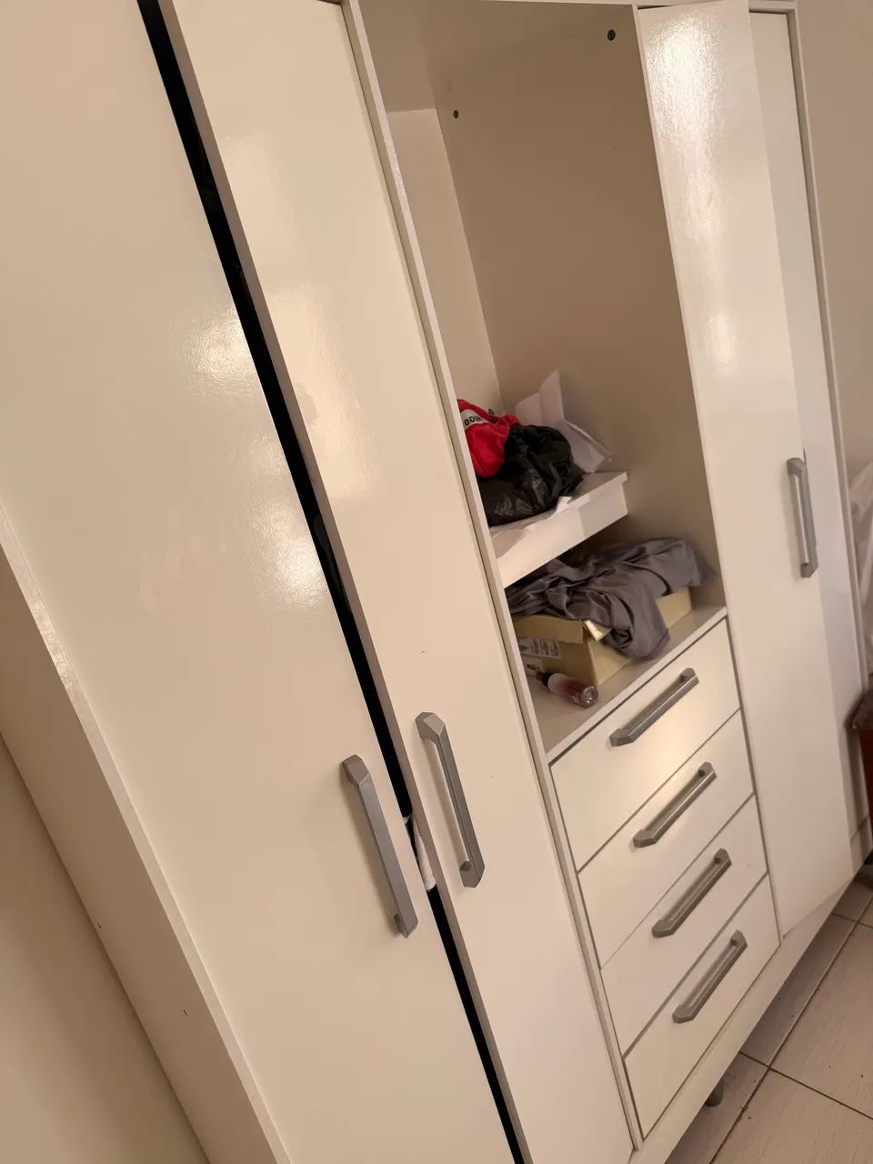 VENDO ARMÁRIO SOLTEIRO 