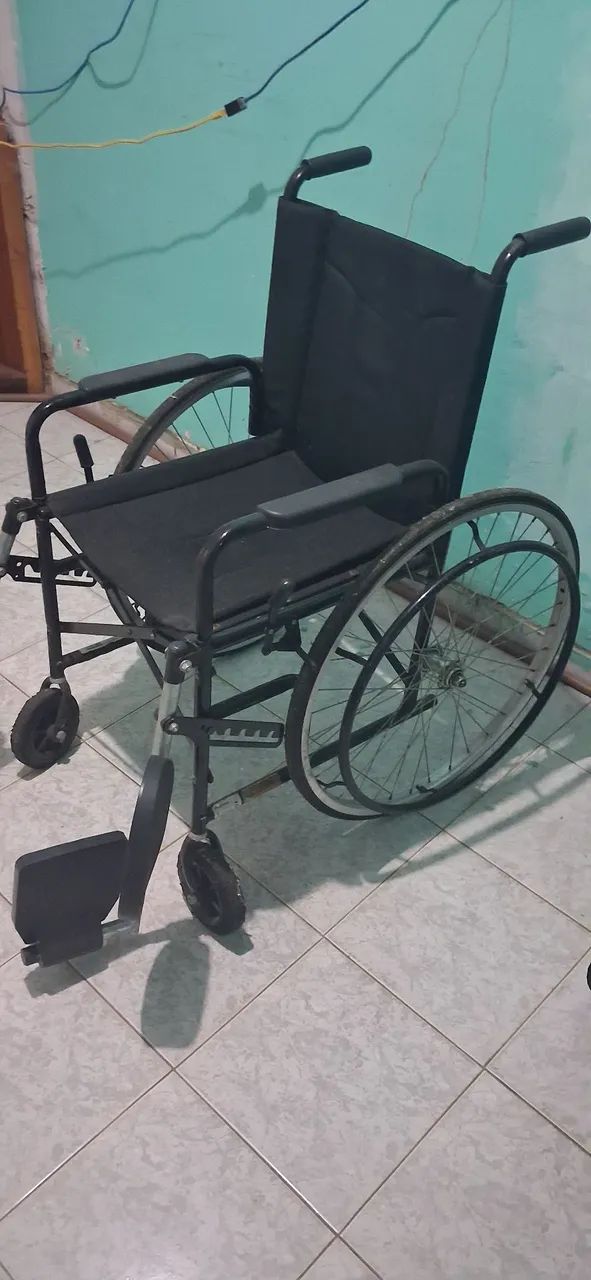 Vendo cadeira de rodas - Foto 3