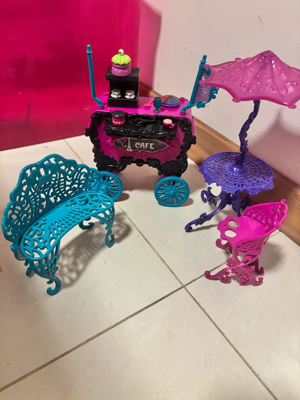 lote monster high - 14 bonecas + 2 sets - Foto 3