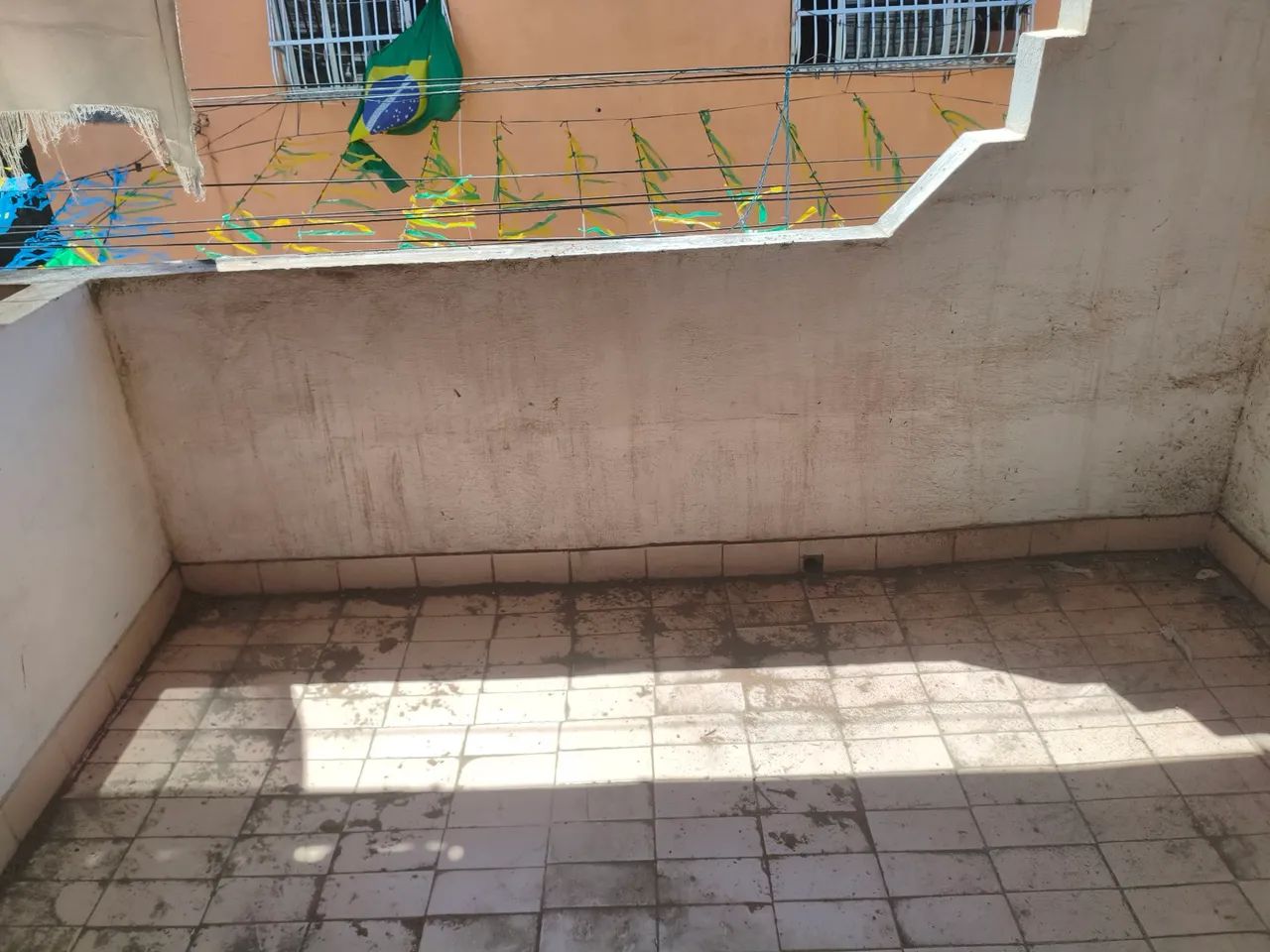 Casa de esquina com ponto comercial e 4 quartos - Foto 2