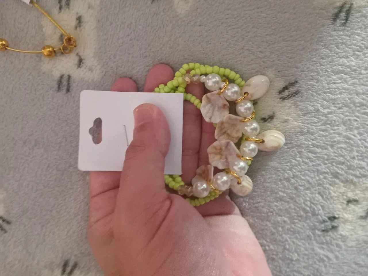 Pulseiras, colares, brincos, chaveiros