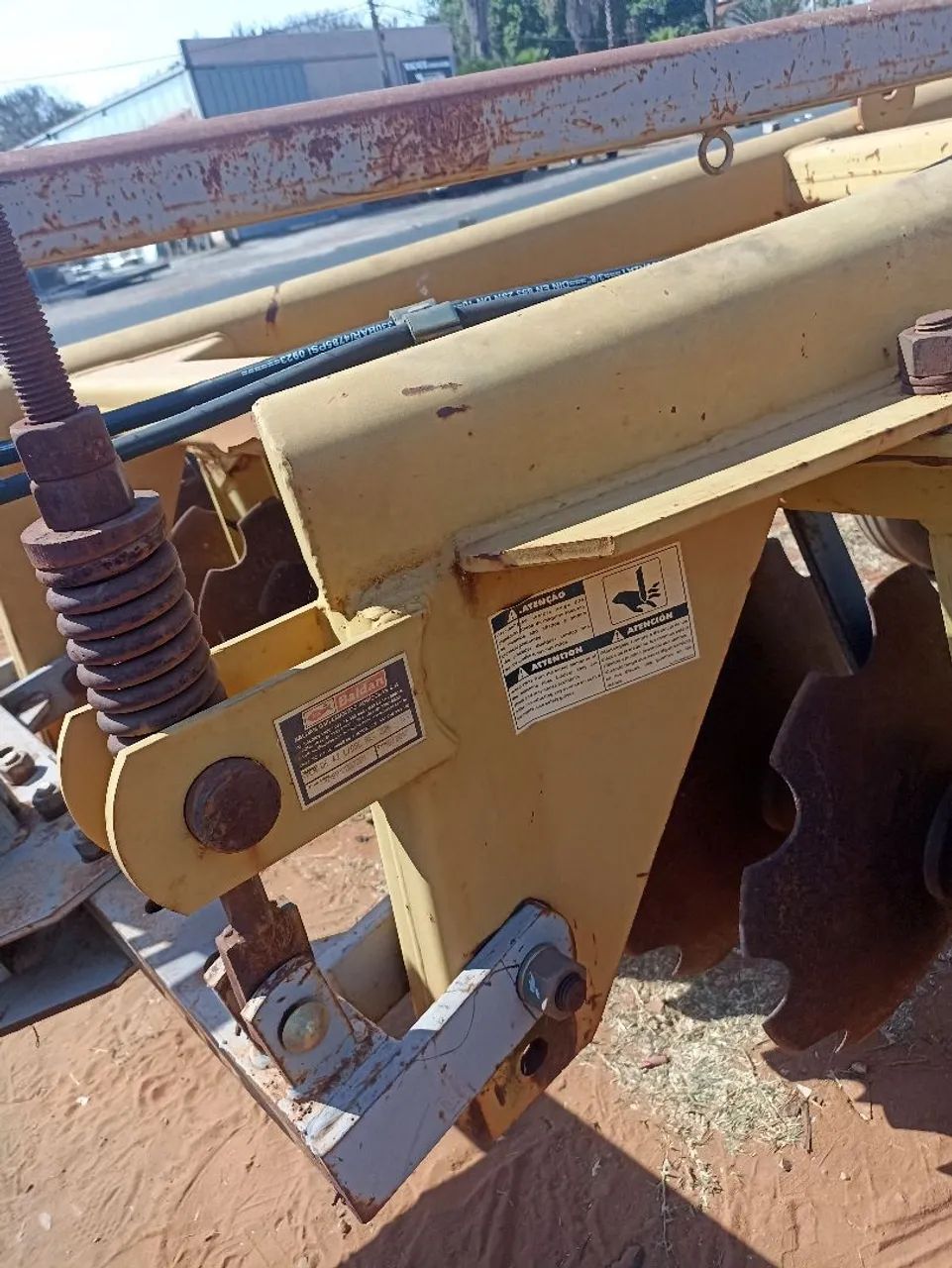 Grade niveladora 42 discos de comando hidráulico - Foto 3