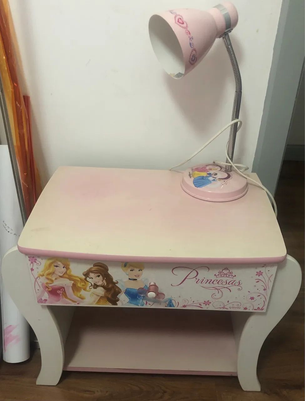 Criado mudo das Princesas com luminária  - Foto 2