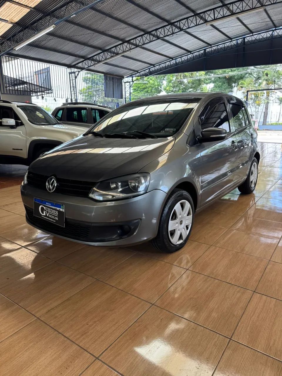 Volkswagen Fox 1.0 MI Total Flex 8V 5P 2011 - Foto 2