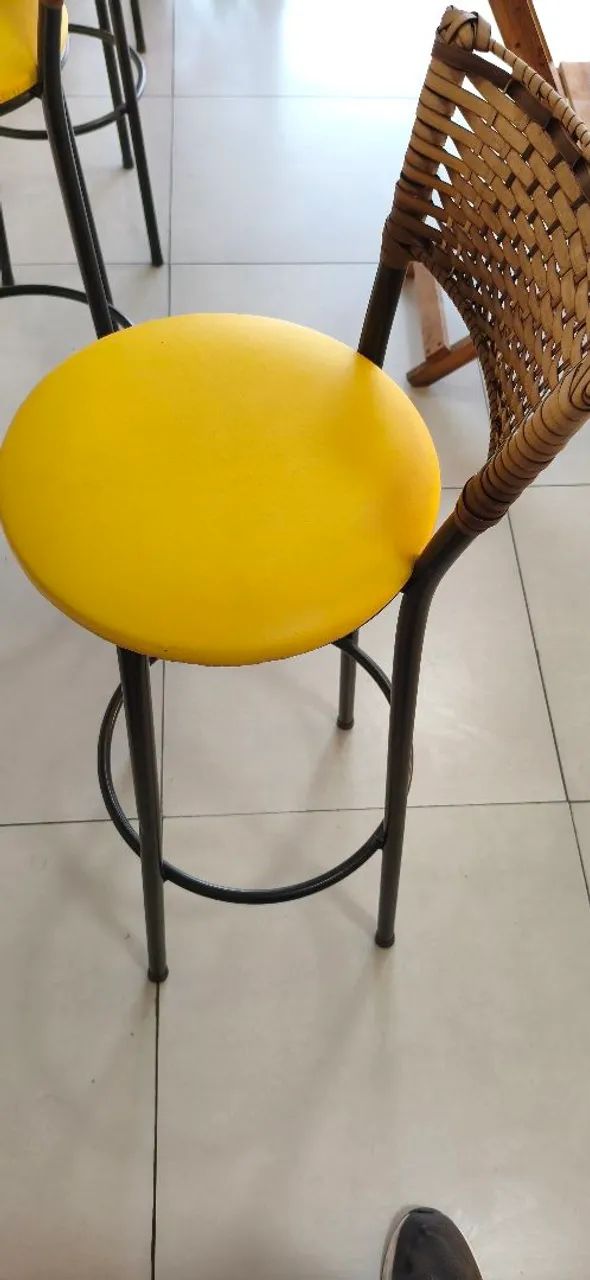 BANQUETA AMARELA 8 UND