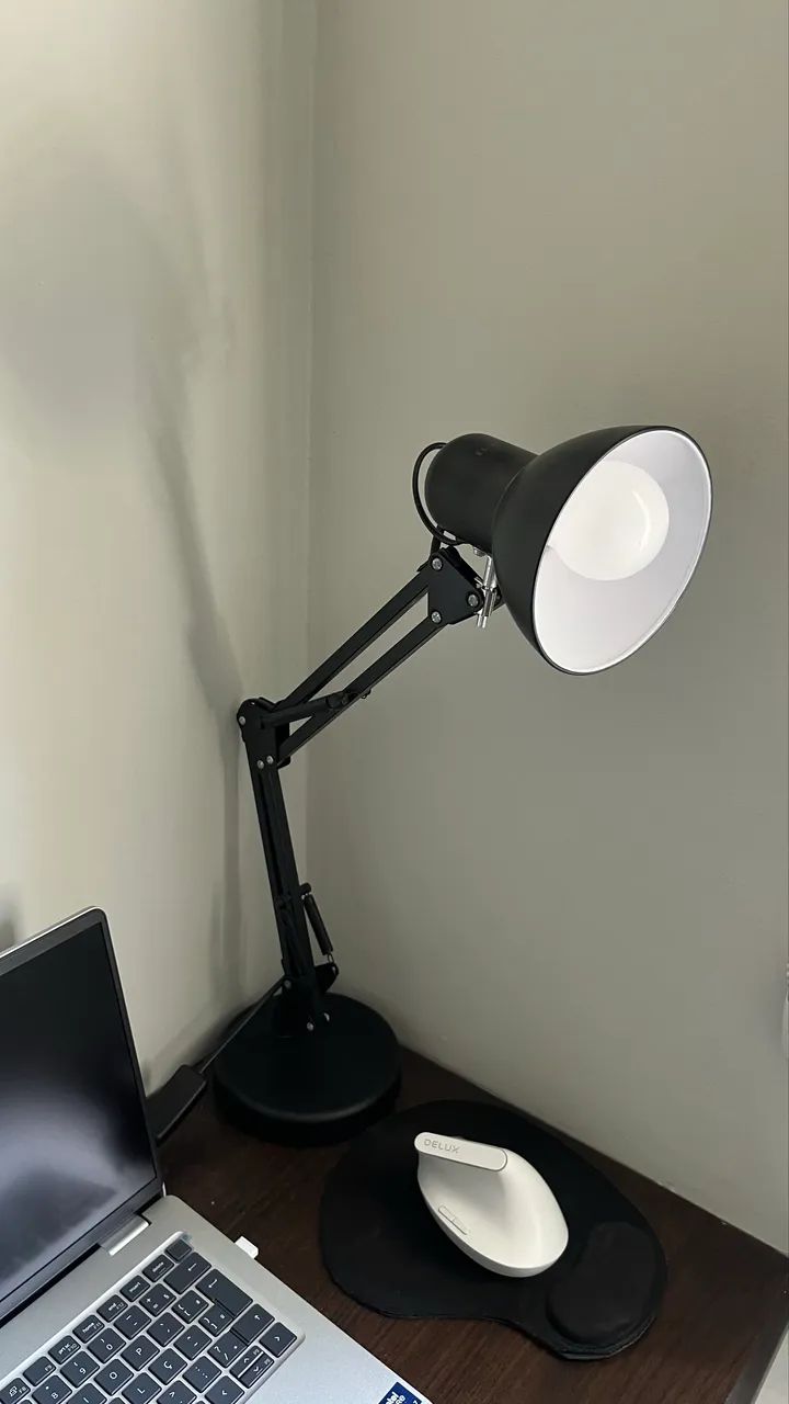 Luminária em perfeitas condições 