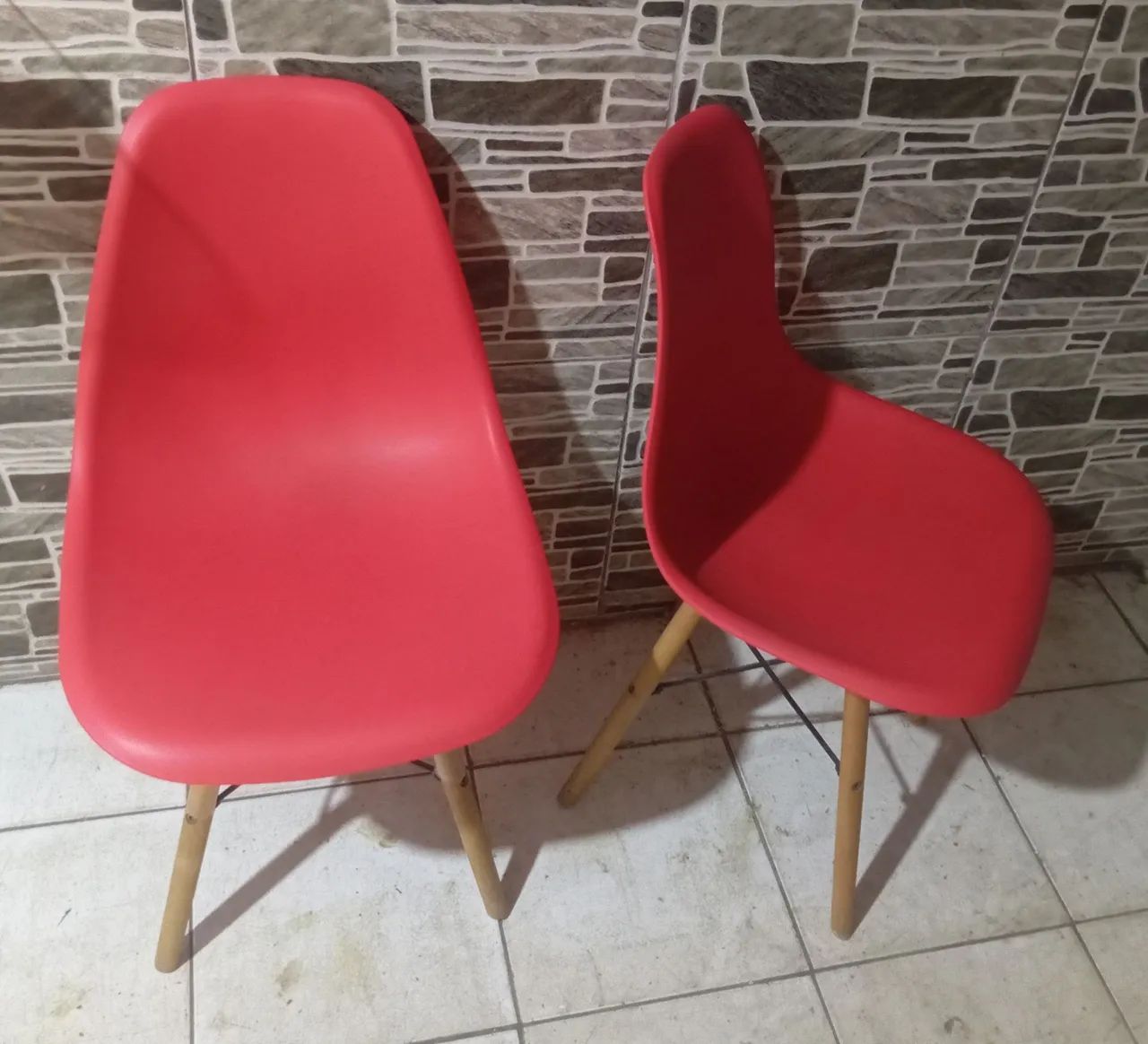 VENDO 2 CASEIRAS PE DE PALITO VERMELHA 