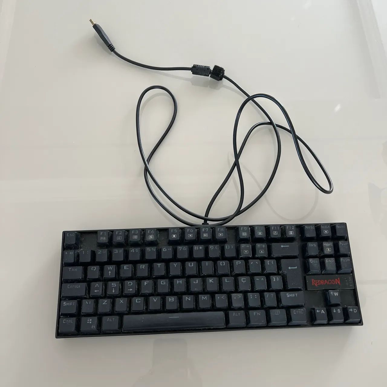 Teclado gamer RedDragon com iluminação 
