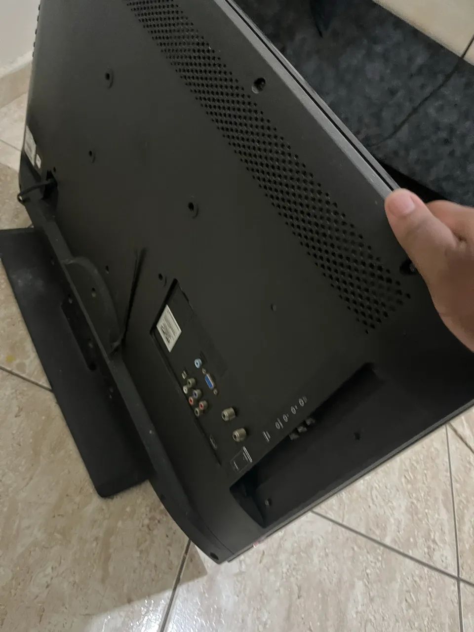 Tv 32 polegadas.  Tudo Funcionando porém desliga sozinha  - Foto 3