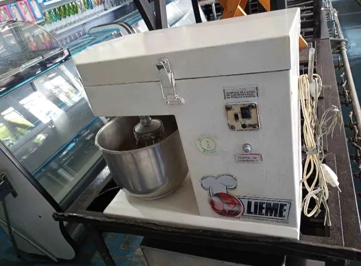 Batedeira industrial 6 litros 
