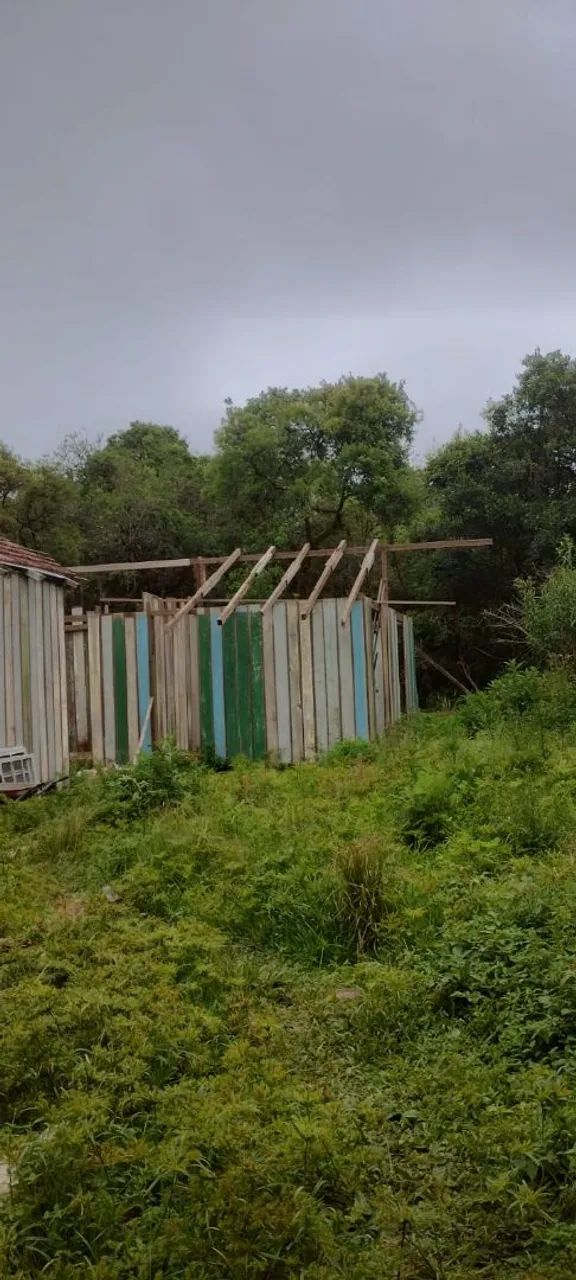 Terreno com casa de madeira em construção  - Foto 5